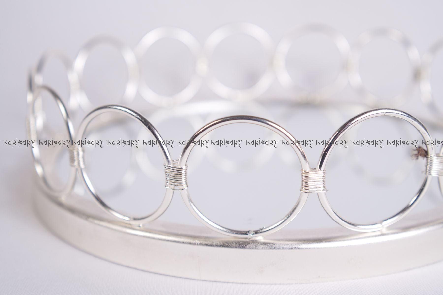 ROUND ACCENT TRAY WITH MIRROR & RINGS BORDER FOR GIFTING, TROUSSEAU PACKING, DECOR (25cm diameter)