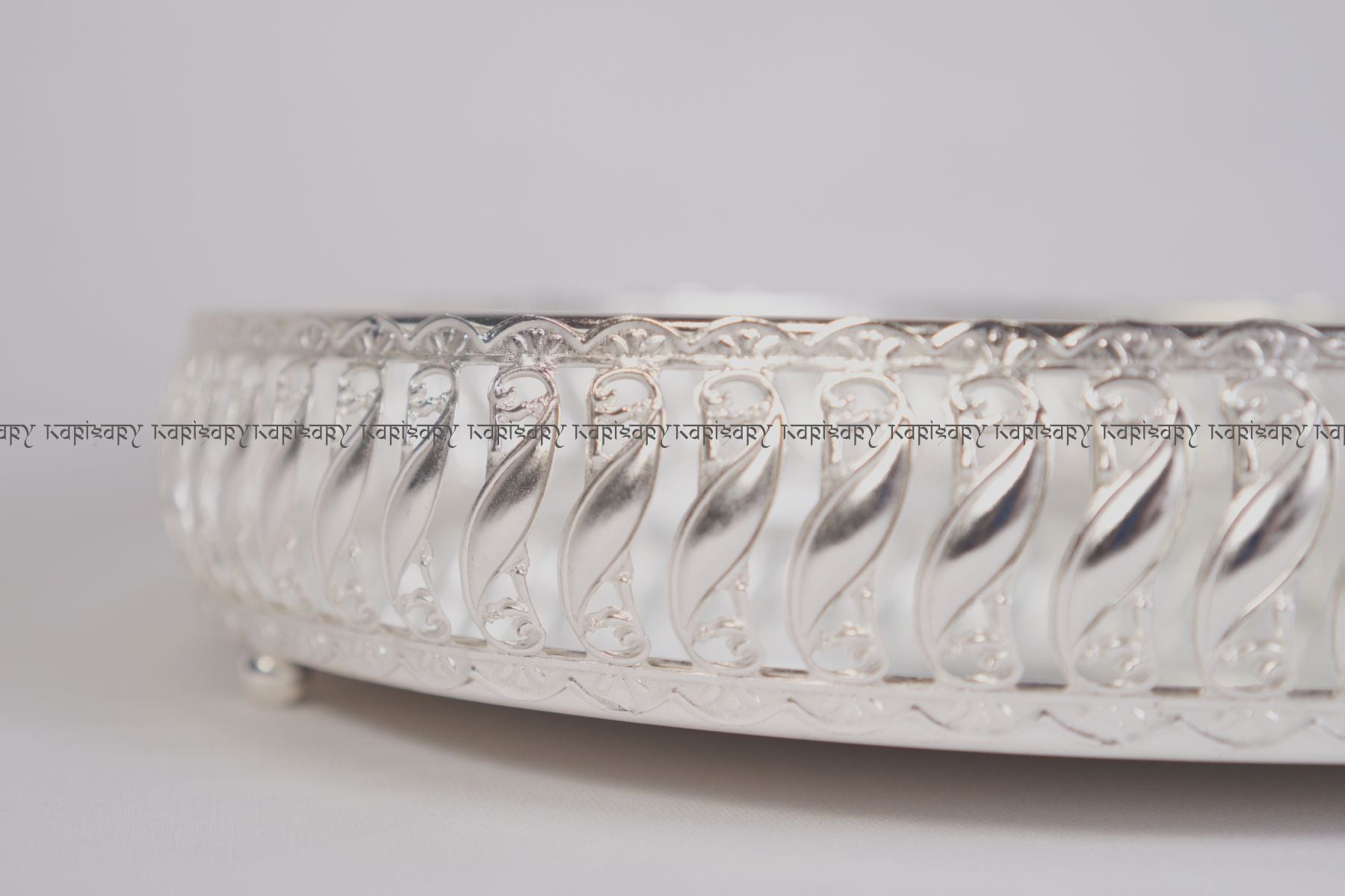 ROUND ACCENT TRAY WITH MIRROR & WAVE DESIGN FOR GIFTING, TROUSSEAU PACKING, DECOR (30cm Diameter)