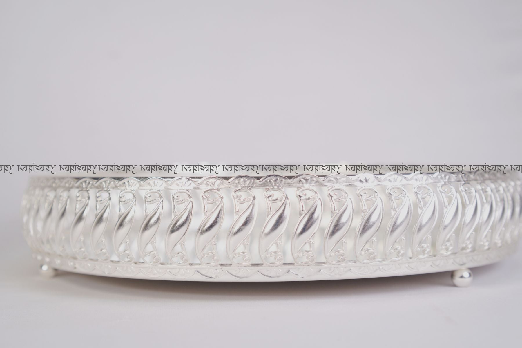 ROUND ACCENT TRAY WITH MIRROR & WAVE DESIGN FOR GIFTING, TROUSSEAU PACKING, DECOR (30cm Diameter)