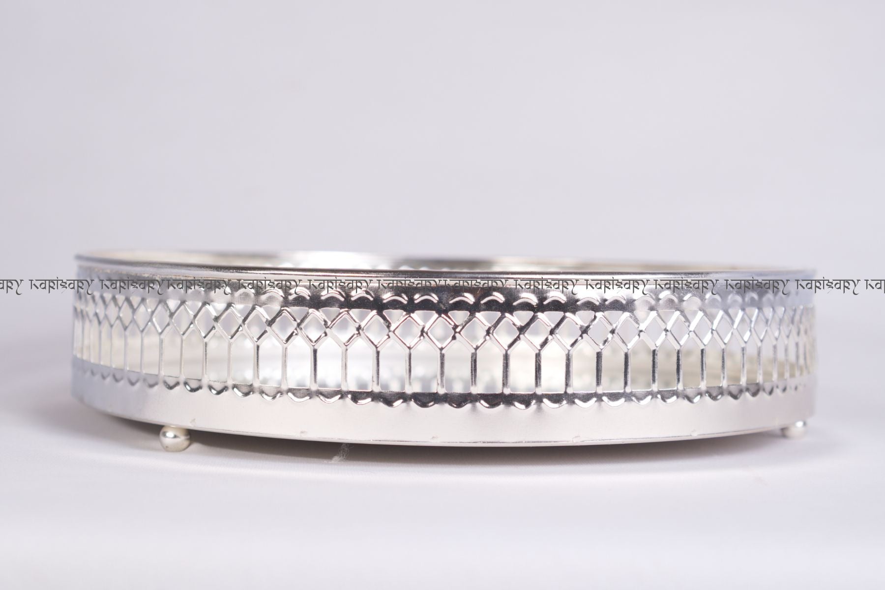 ROUND HAMPER TRAY WITH MIRROR & DESIGNER BORDER FOR GIFTING, TROUSSEAU PACKING, DECOR (30cm diameter)