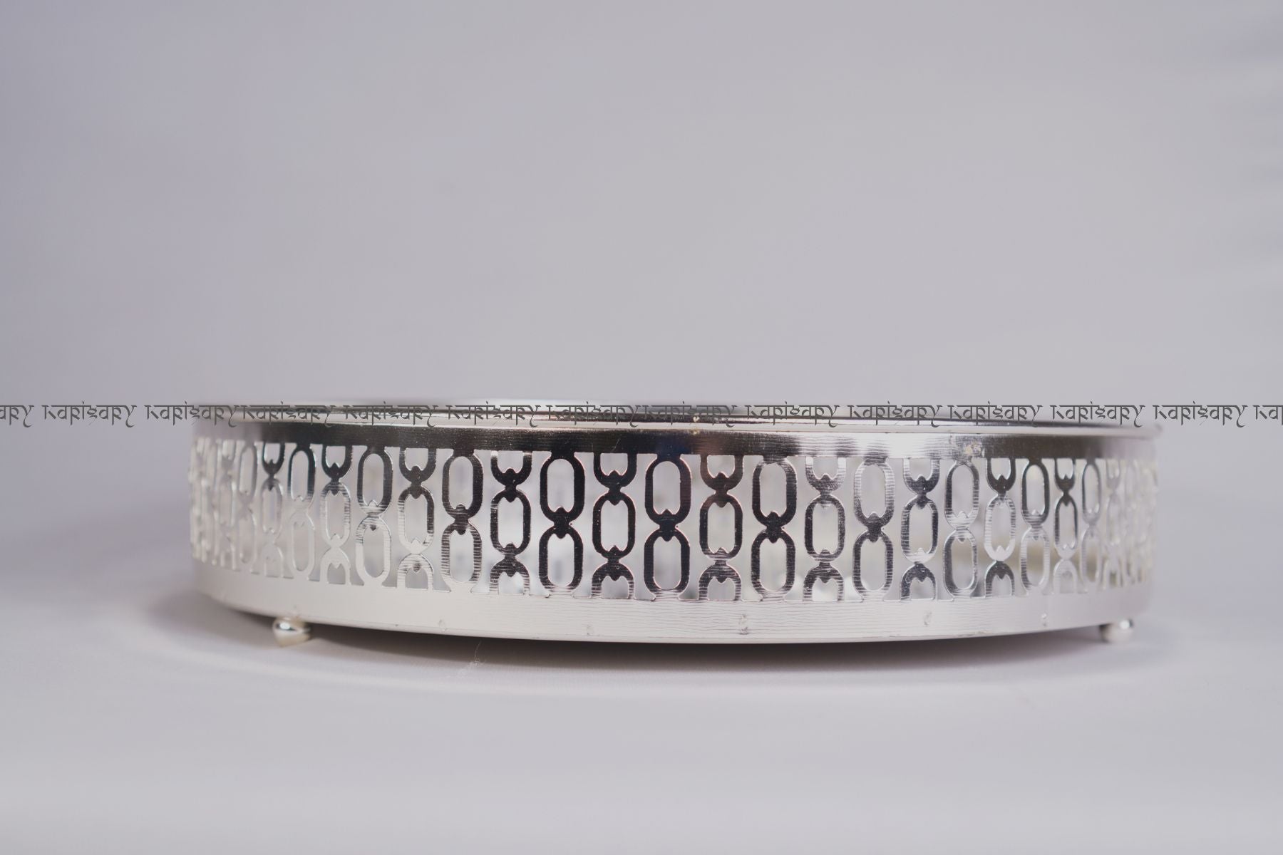 ROUND HAMPER/ACCENT TRAY WITH MIRROR & OVAL BORDER FOR GIFTING, TROUSSEAU PACKING, DECOR (30cm diameter)