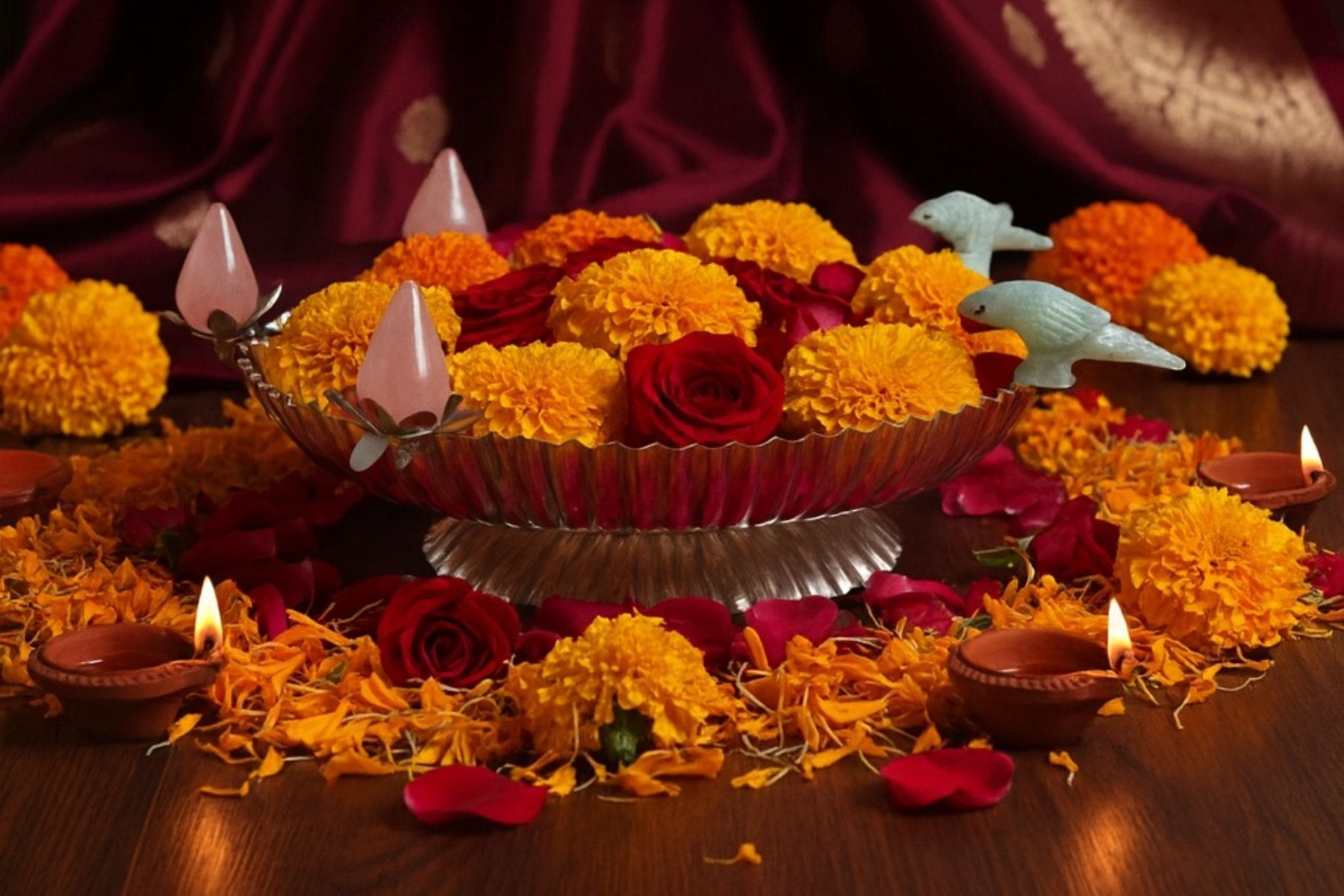 DECORATIVE METAL PLATTER IN SILVER FINISH FOR FLOWERS,SWEETS, CAKES & HOME DÉCOR & GIFTING (PARROT AND BUD DESIGN)