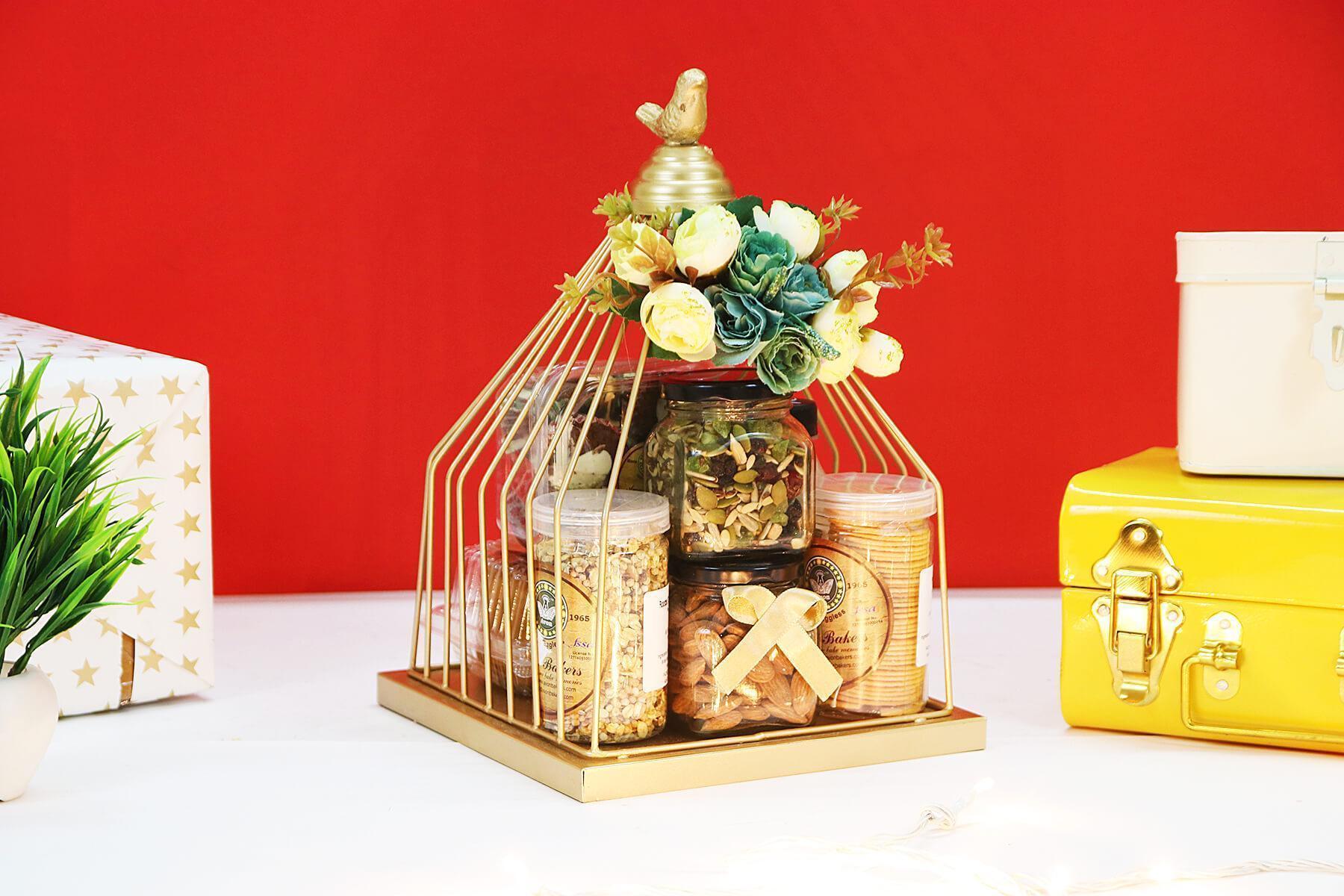 HUT HAMPER WITH BIRD