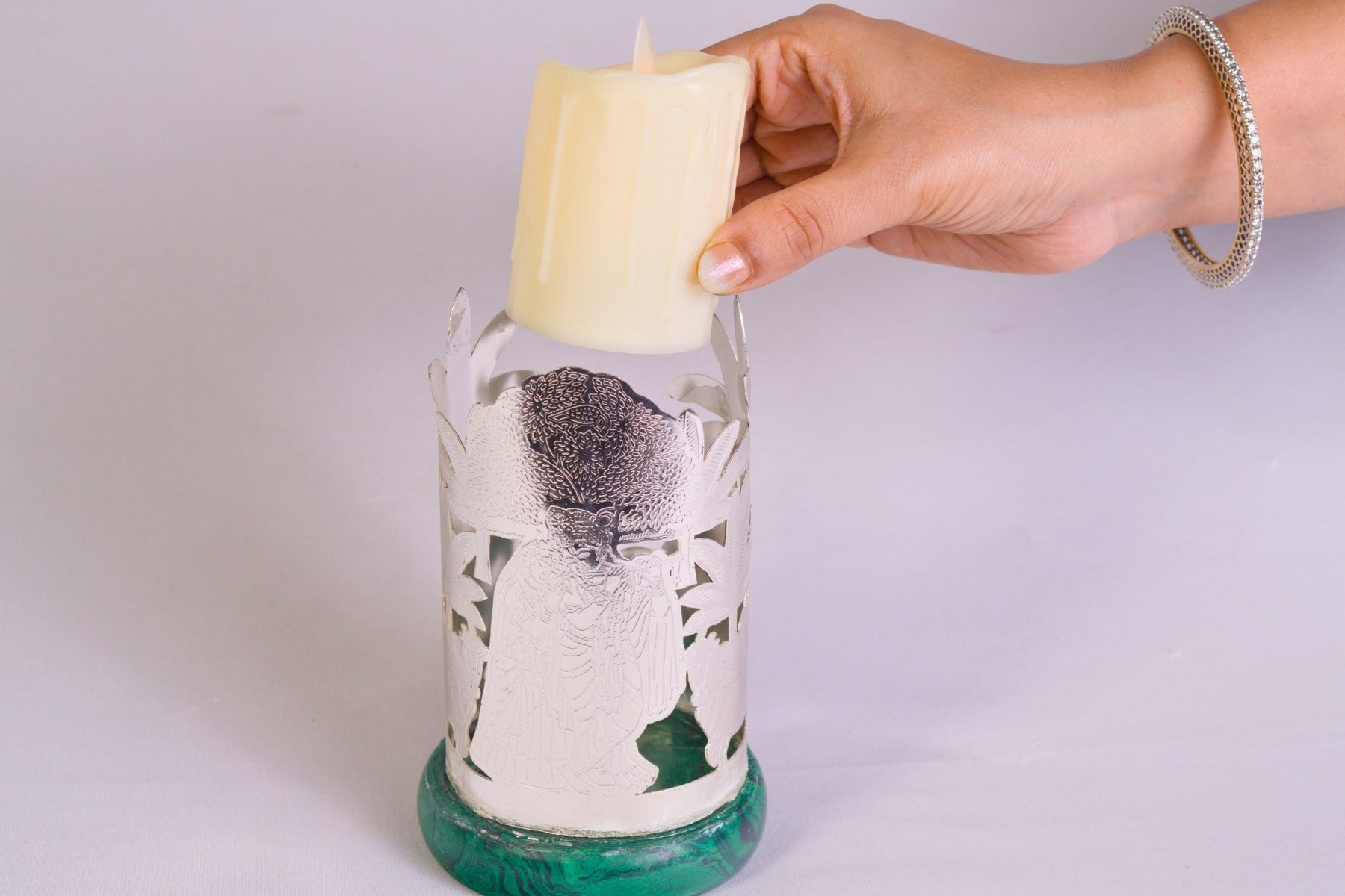 RADHA KRISHNA DESIGN CANDLE HOLDER FOR HOME & FESTIVE DÉCOR (GREEN)