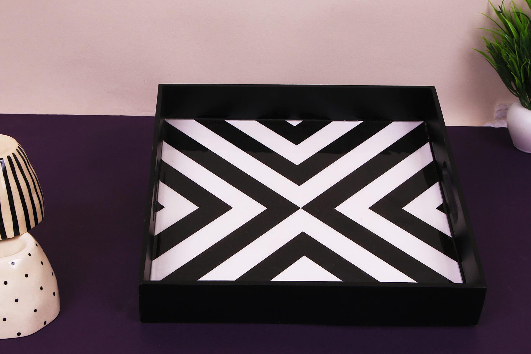BLACK PRINTED SERVING TRAY (SQUARE)