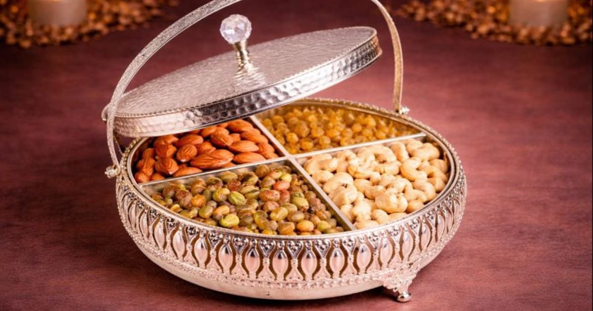 Indian Artisans ( Karigary ) - What a Good Dry Fruit Gift Box Says About the Sender - 2