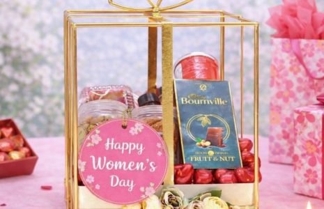 Thoughtful Gifting for Women: Beyond Flowers and Chocolates